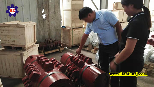 歡迎劉總來我廠參觀并達成鏈輪軸組維修新合作！