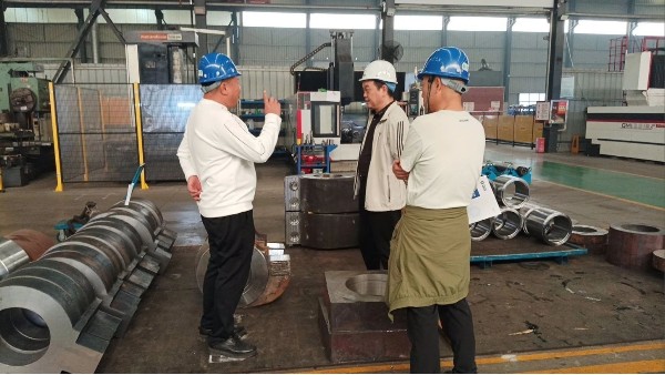 新鄉市王總一行蒞臨河南雙志生產基地參觀交流