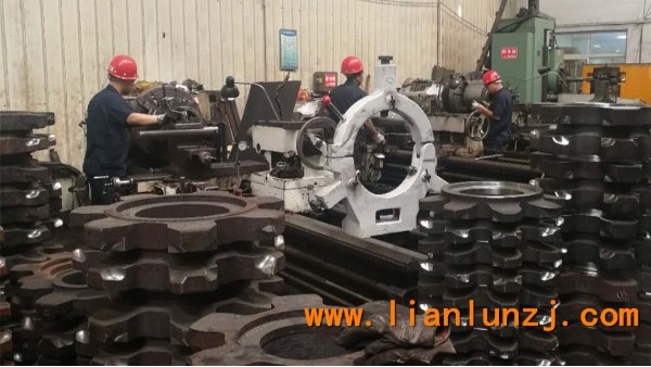 轉(zhuǎn)載機(jī)配件加工完成，客戶到廠提貨